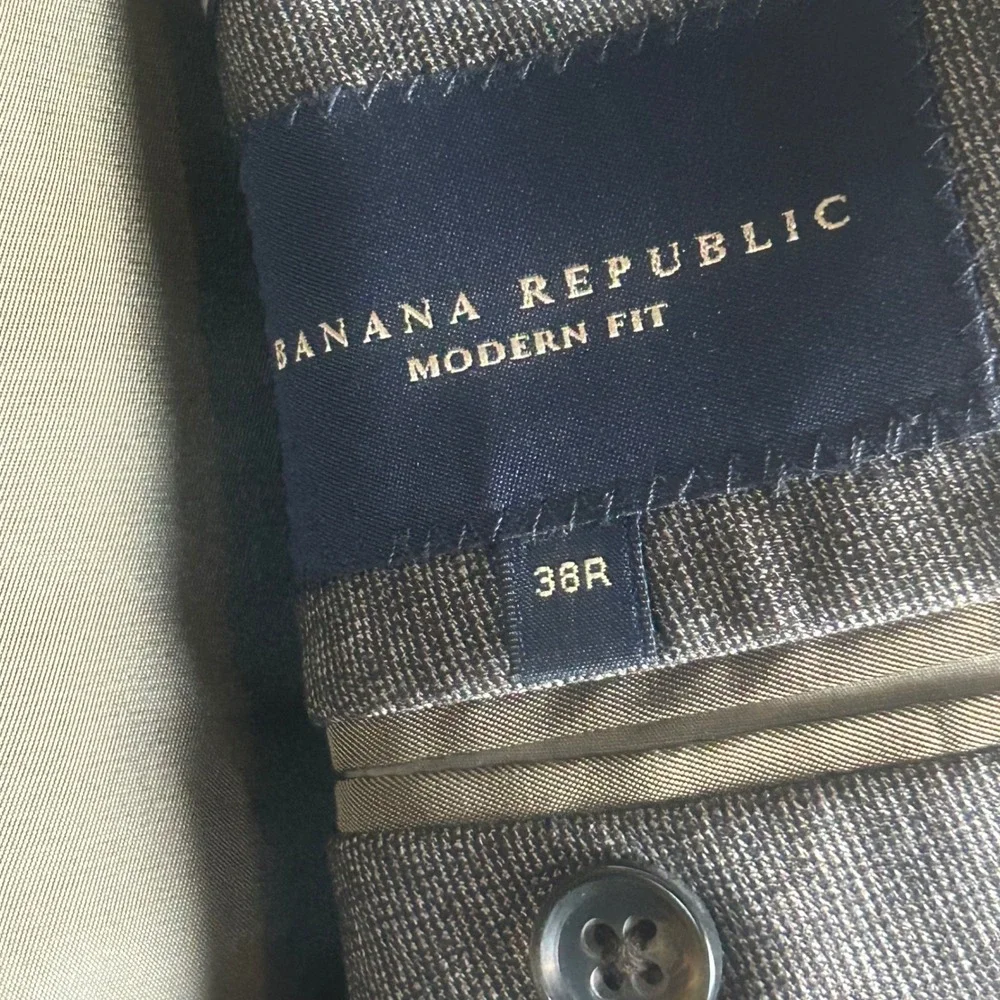 Banana Republic Modern Fit Mens 38R Charcoal‎ Gray Two Button Blazer Sport Coat